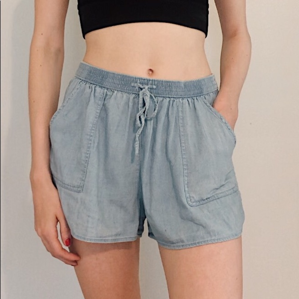HOLLISTER LOOSE SHORTS